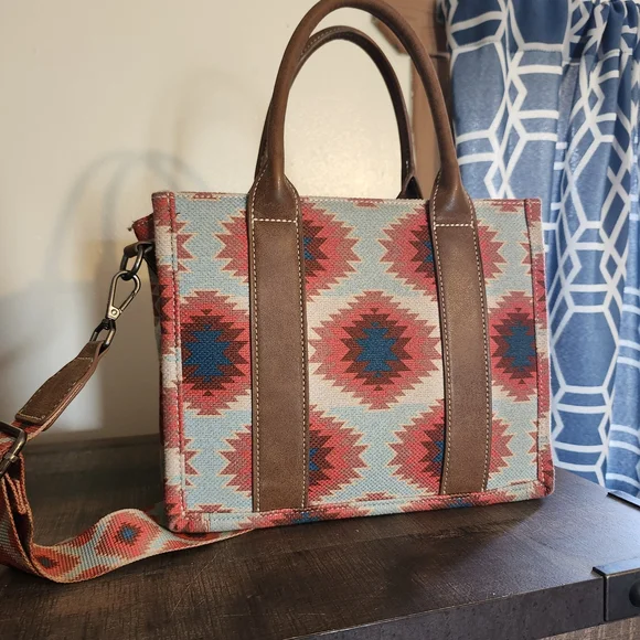 Wrangler Women's Tote Bag with Aztec Design - Brown and Blue - Picture 2 of 4